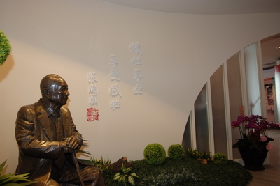 董事長銅像